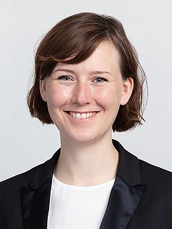 Frau  Nora Huth-Stöckle